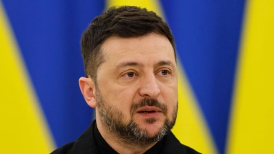 „Es gibt erhebliche Schäden an der umliegenden Infrastruktur: Wohnhäuser sowie ein Senioren- und Behindertenheim wurden beschädigt“, schrieb Präsident Wolodymyr Selenskyj bei Telegram. (Archivbild) (Foto: Mindaugas Kulbis/AP/dpa)