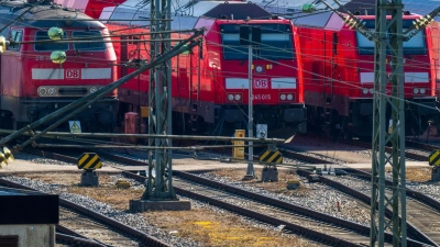 Bayerns Regionalbahnen kamen 2025 nochmals unpünktlicher als 2024. (Symbolbild) (Foto: Peter Kneffel/dpa)