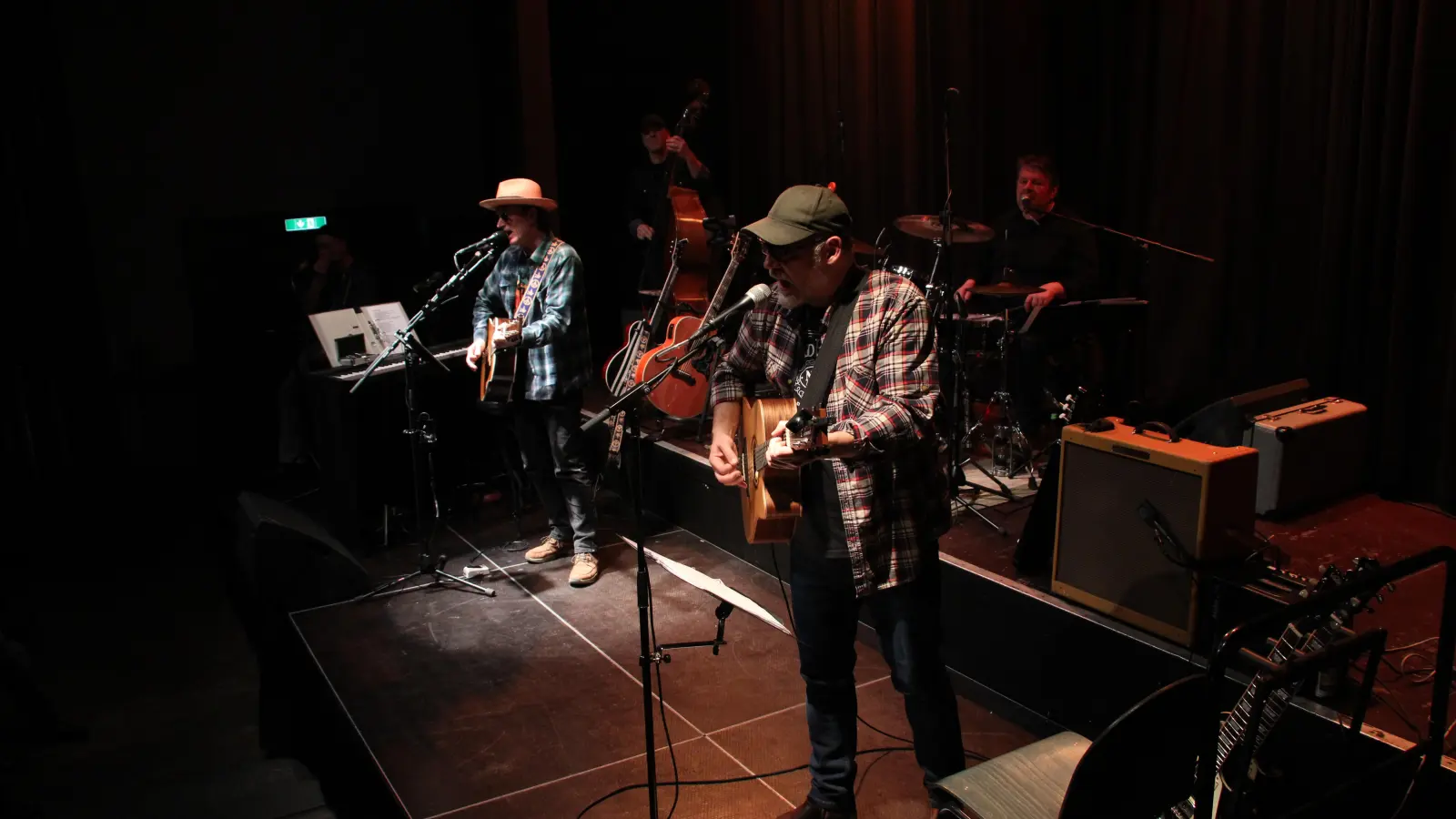 Brachte seinem Publikum die Musik und das Leben von Neil Young nah: die Band 1st Harvest. (Foto: Jens Plackner)