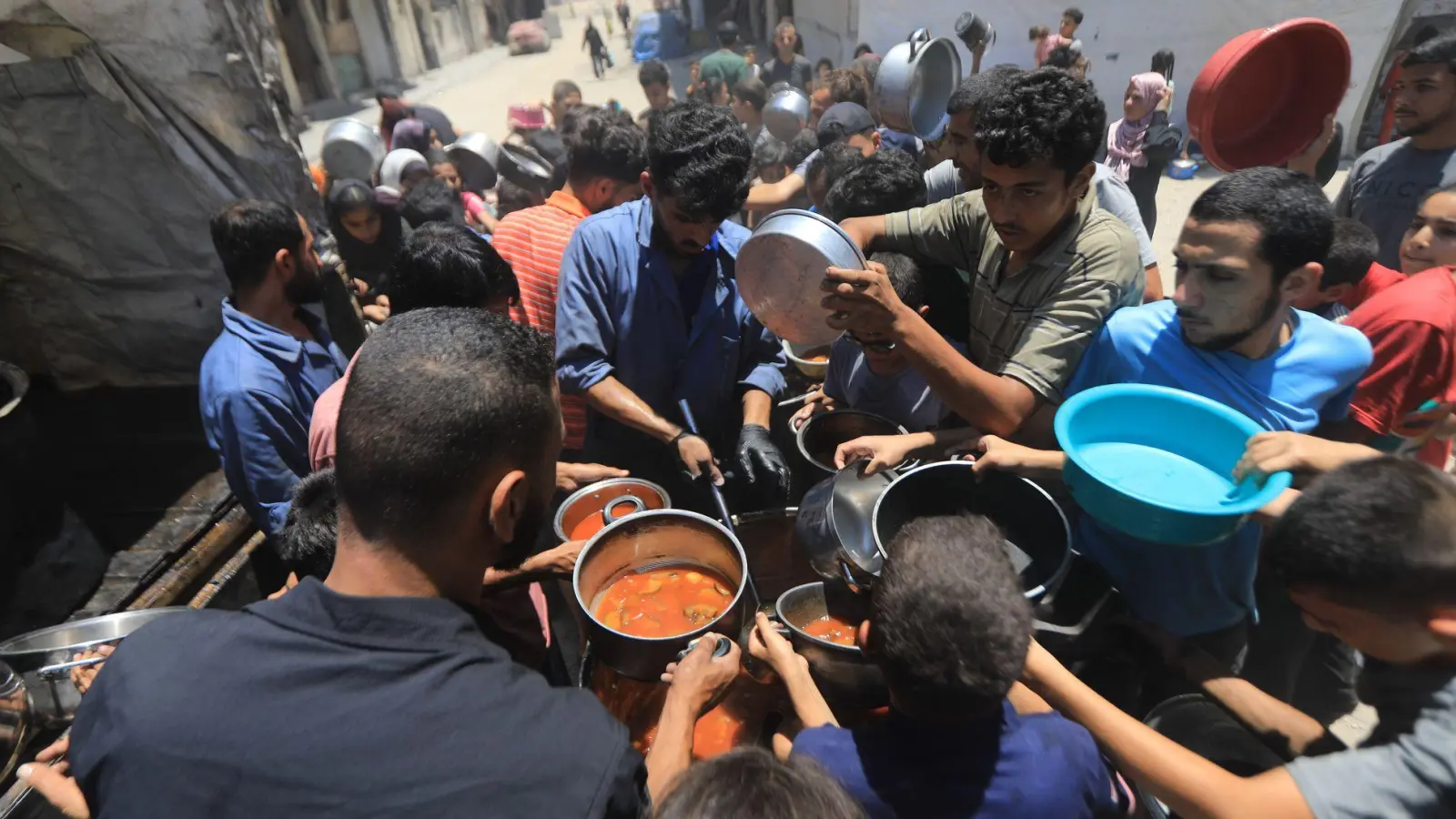 Mehrere Gemeinden in Gaza haben wegen ausbleibender Treibstoffversorgung die Einstellung kommunaler Dienstleistungen angekündigt. (Archivbild)  (Foto: Omar Ashtawy/APA Images via ZUMA Press Wire/dpa)