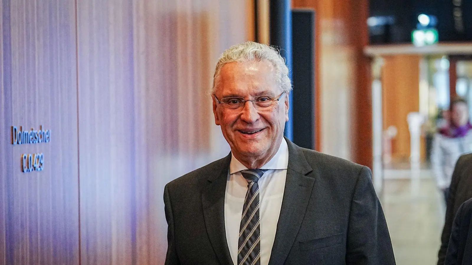 Joachim Herrmann (CSU), Innenminister von Bayern, lächelt. (Foto: Kay Nietfeld/dpa)