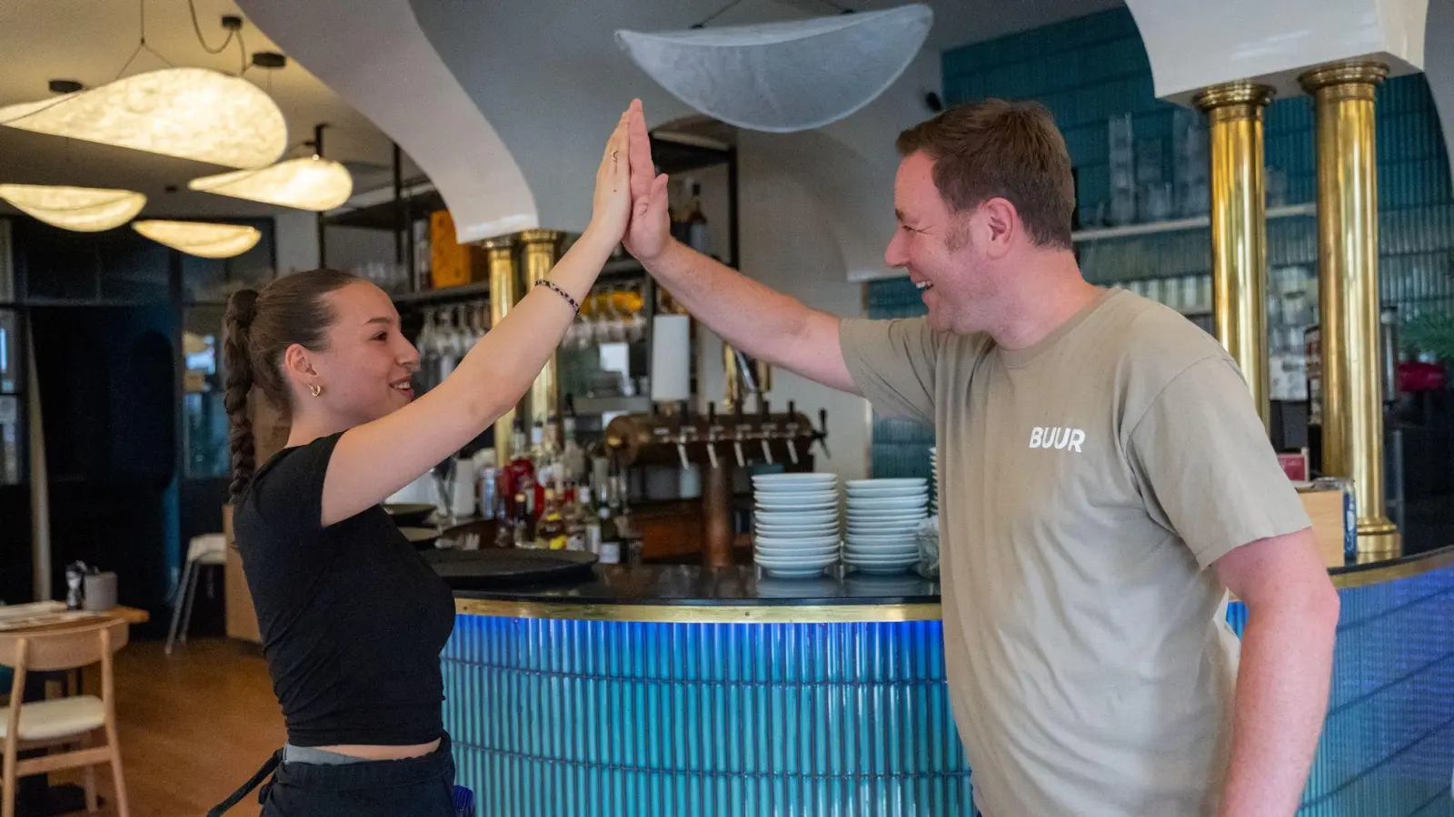 Schichtwechsel: Aus dem Café Buur wird die Hamburgerei. (Foto: Leonie Asendorpf/dpa)