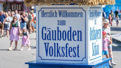 Bei einem Unfall an einem Fahrgeschäft auf dem Gäubodenvolksfest sind sechs Menschen leicht verletzt worden. (Symbolbild) (Foto: Armin Weigel/dpa)