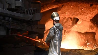 Hochofen von Thyssenkrupp Steel: Es wird auch künftig Stahl produziert werden, aber deutlich weniger als bislang. (Foto: Federico Gambarini/dpa)