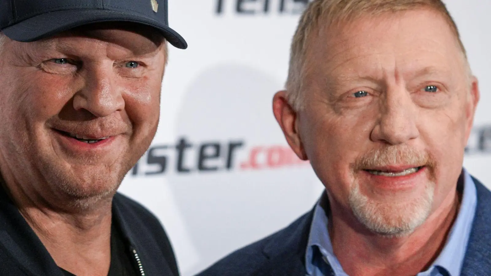 Stefan Effenberg (l) rät Nick Woltemade vorerst zu einem Verbleib in Stuttgart.  (Foto: Jens Kalaene/dpa)