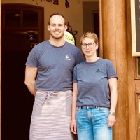 Heike Müller und Fabian Engelhardt haben im Hotel-Gasthof Bezold das Ruder übernommen. (Foto: Corinna Müller)