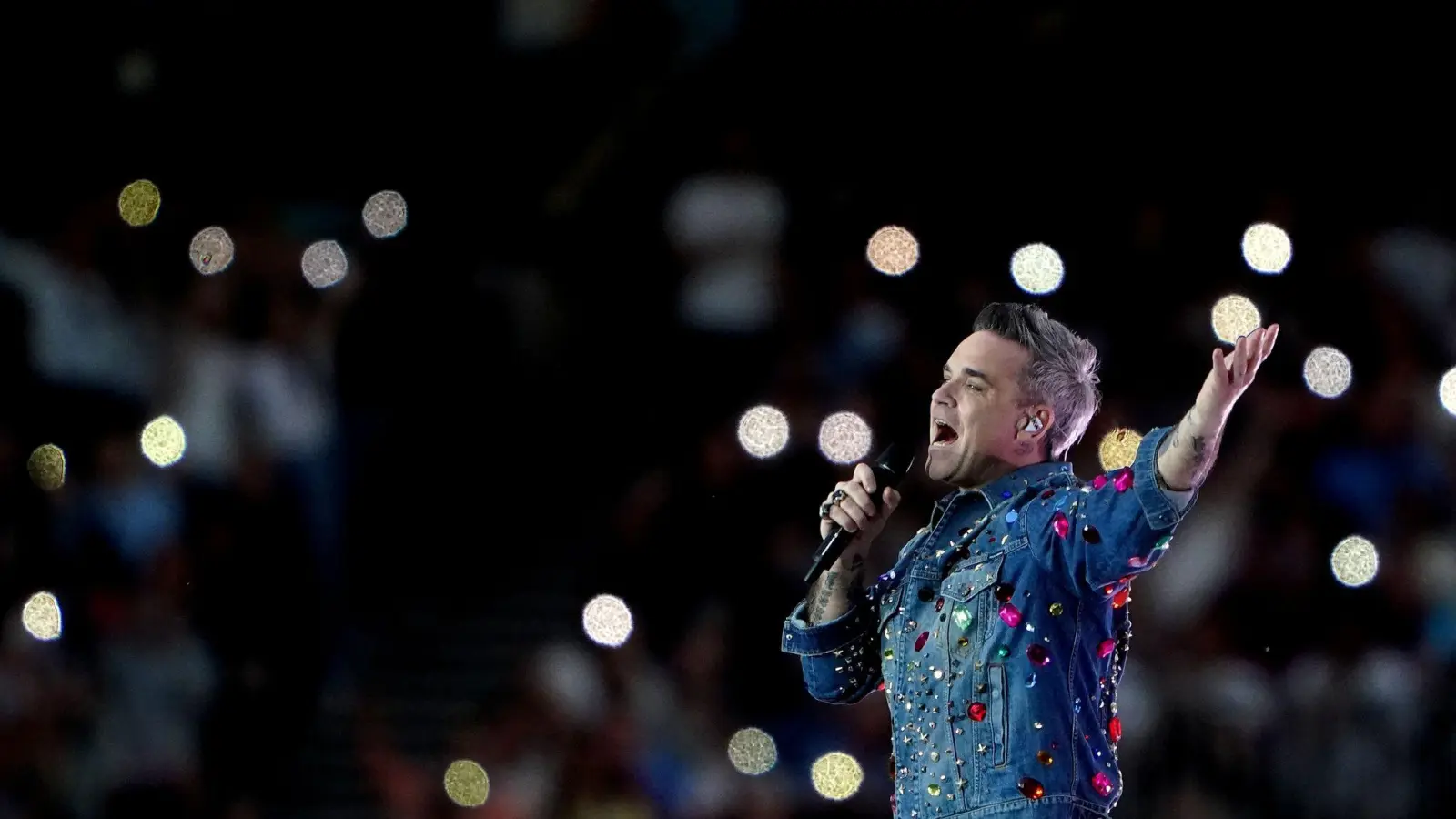 Robbie Williams hat ein Orchester-Album aufgenommen. (Foto: Zac Goodwin/PA Wire/dpa)
