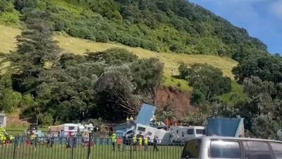 Der Erdrutsch auf einem Campingplatz begrub unter anderem den Toilettenblock.  (Foto: Supplied/Radio NZ/dpa)