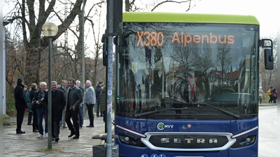 Der Alpenbus soll Murnau im Westen und Rosenheim im Osten verbinden. (Foto: Malin Wunderlich/dpa)