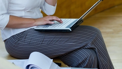 Anschreiben auf den Punkt: KI hilft, Bewerbungen auf konkrete Jobanzeigen zuzuschneiden, inklusive Stärken, Skills und Formulierungen. (Foto: Patrick Pleul/dpa-Zentralbild/dpa)