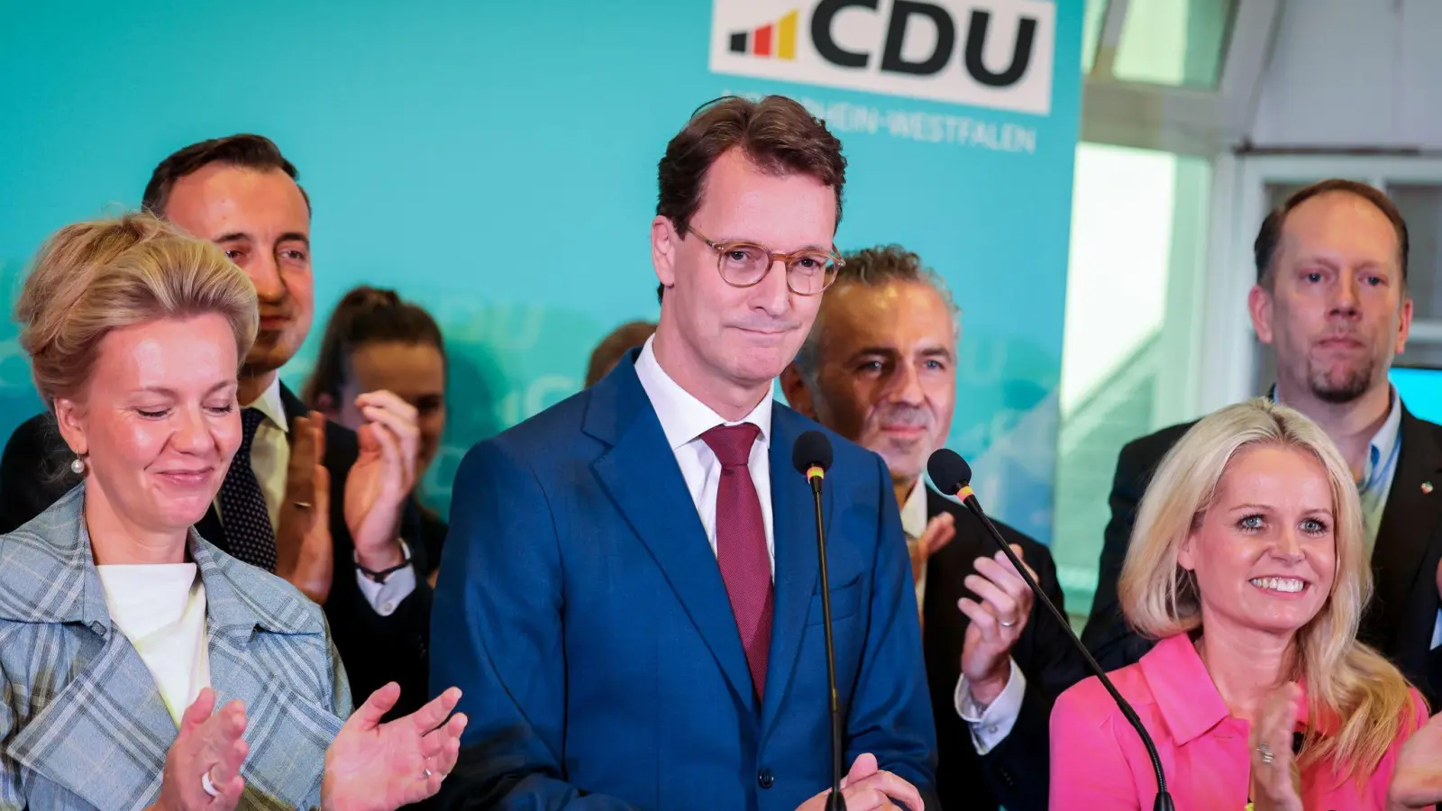 NRW-Ministerpräsident Hendrik Wüst (CDU) hat sich besorgt angesichts des starken Abschneidens der AfD geäußert, aber auch das Abschneiden der CDU gelobt. (Foto: Christoph Reichwein/dpa)