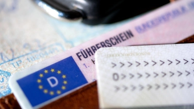 Bund und Länder sind sich einig, dass der Führerschein günstiger werden soll - wann, ist aber noch offen. (Foto: Sven Hoppe/dpa)