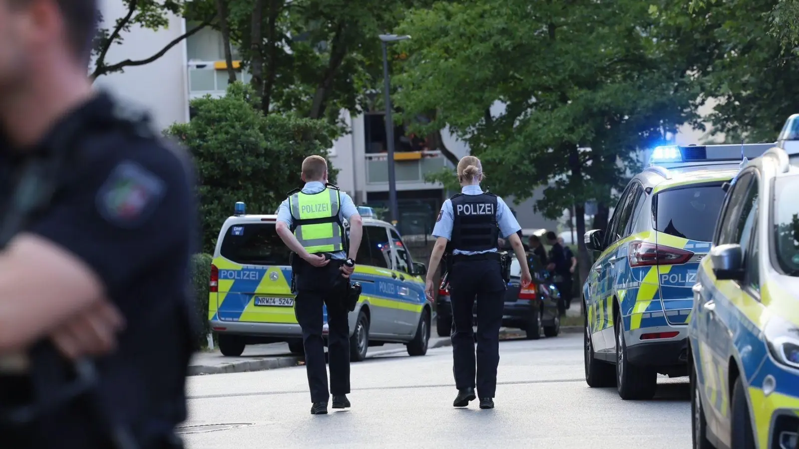 Bei einer Massenschlägerei mit bis zu 100 beteiligten Menschen in Heiligenhaus in Nordrhein-Westfalen sind sieben Menschen verletzt worden. (Foto: Tim Olbermann/dpa)