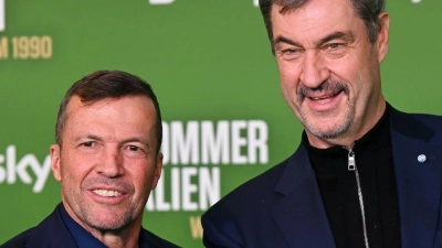 Markus Söder (r) wünscht sich eine unpolitische WM. (Foto: Sven Hoppe/dpa)