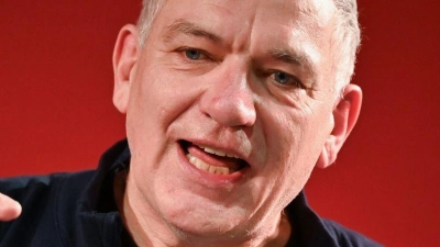 Jan van Aken hat seinen Rückzug vom Parteivorsitz angekündigt. (Archivbild) (Foto: Katharina Kausche/dpa)