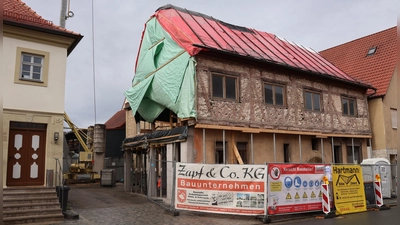 Die Sanierung des westlichen Abschnitts des Czasch-Anwesens ist heuer der größte Einzelposten im Markt Bibarter Haushaltsplan. (Foto: Andreas Reum)