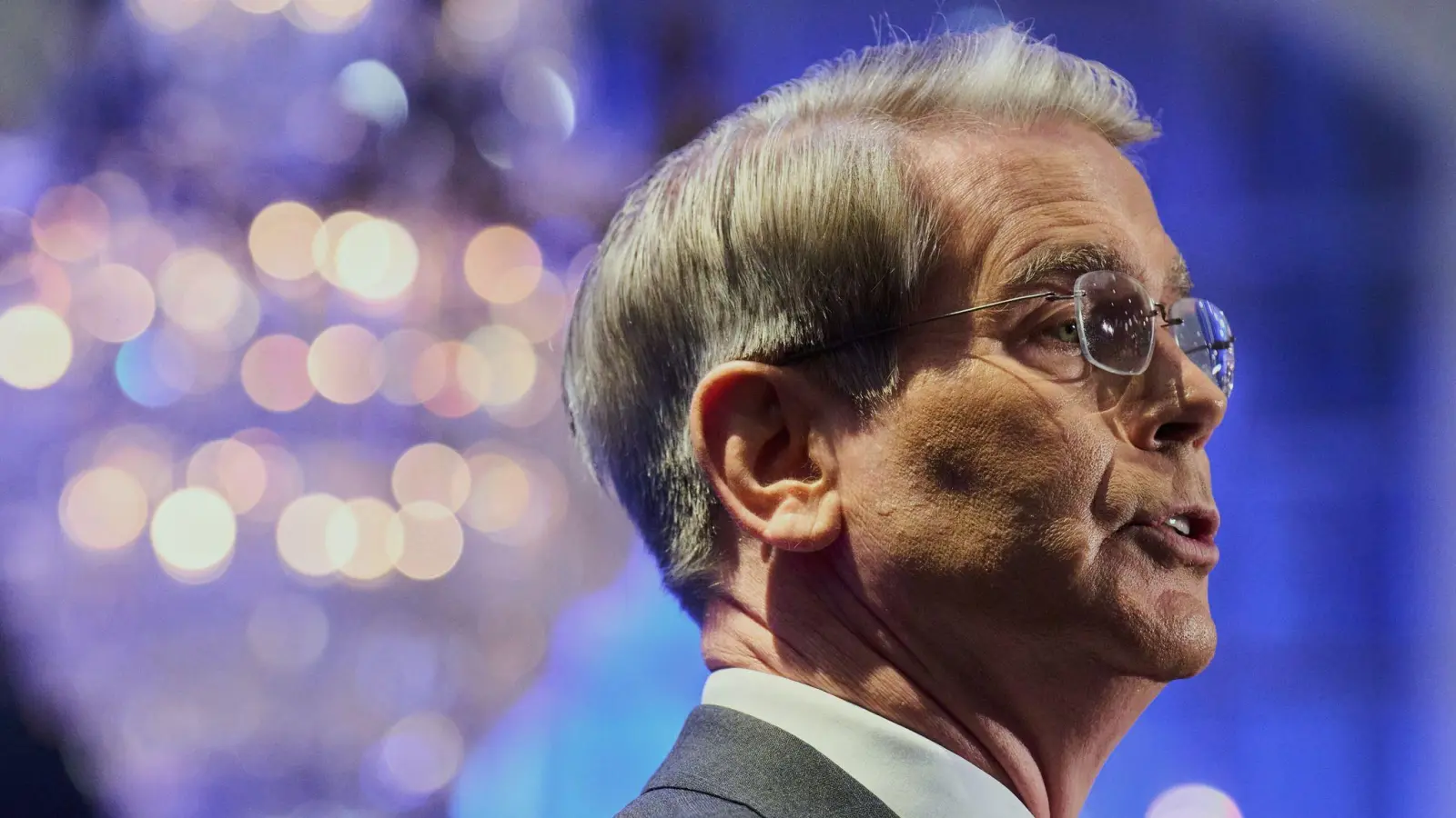 Zuversichtlich, was die Lieferung aus seltenen Erden gefertigter Magneten in die USA angeht: US-Finanzminister Scott Bessent. (Foto: Jacquelyn Martin/AP/dpa)