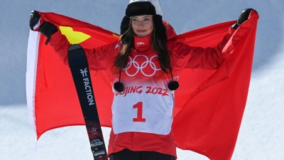 Ski-Freestylerin Eileen Gu ist Chinas Superstar. (Foto: Angelika Warmuth/dpa)