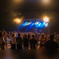 Bei der Premiere Ende Juni lockten 16 Bands und ein Electro-Act an drei Tagen insgesamt rund 1000 Leute auf das Festivalgelände am Stausee in Dorfgütingen. (Archivbild: René Chlopotowski)