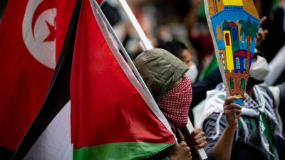Teilnehmer einer Demonstration verschiedener palästinensischer Gruppen in Berlin (Archivbild). (Foto: Fabian Sommer/dpa)