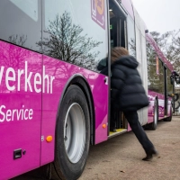 90 Busse werden als Ersatzverkehr auf den Strecken eingesetzt. (Archivbild) (Foto: Armin Weigel/dpa)