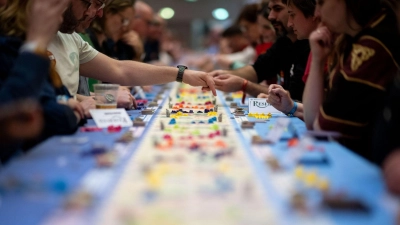 Genau 1.170 Spieler spielten gleichzeitig das Spiel Catan Connect. (Foto: Fabian Strauch/dpa)