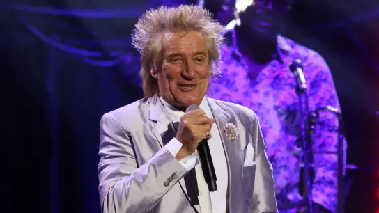 Der britische Sänger Rod Stewart hat überraschend in einer Sendung von Sky News angerufen. (Foto: Suzan Moore/PA Wire/dpa/Archiv)