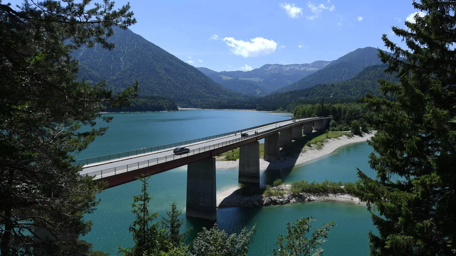 Am Sylvensteinstausee ist ein 79-Jähriger ertrunken. (Archivbild) (Foto: Angelika Warmuth/dpa)