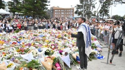 In Australien gedenken die Menschen der Opfer des Anschlags.   (Foto: Mick Tsikas/AAP/dpa)
