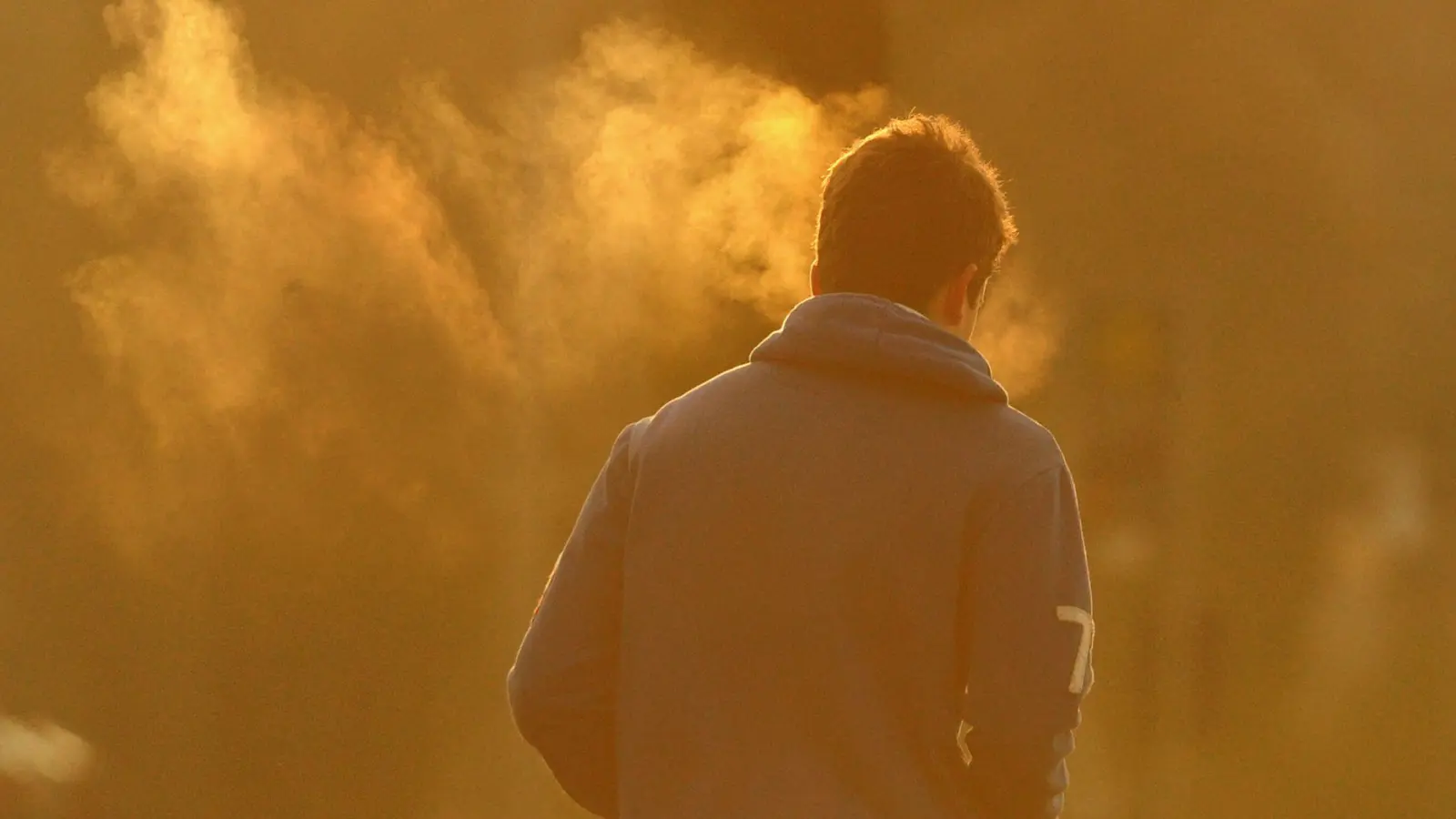 Besonders in den kalten Monaten ein lästiger Begleiter bei Outdoor-Sport: die laufende Nase.  (Foto: Julian Stratenschulte/dpa/dpa-tmn)