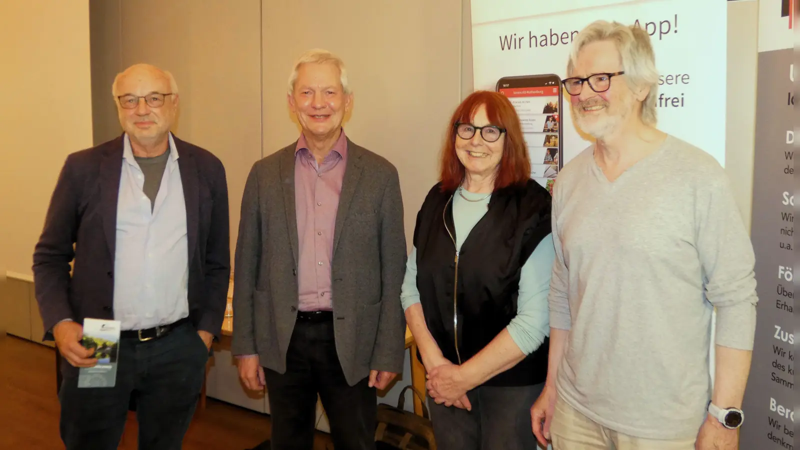 Dr. Hellmuth Möhring (rechts) ist nun Vorsitzender des Vereins Alt-Rothenburg. Das Foto zeigt ihn mit (von links) Schriftführer Dr. Mathias Braun, Schatzmeister Josef Hochbauer und der zweiten Vorsitzenden Gudrun Knoll-Schäfer. (Foto: Karl-Heinz Gisbertz)