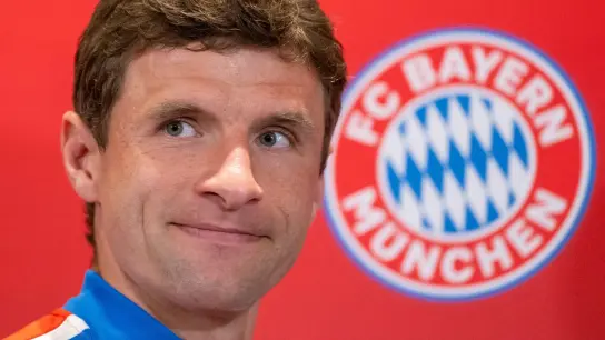 Bayern-Profi Thomas Müller schaut optimistisch auf die zweite Saisonhälfte. (Foto: Peter Kneffel/dpa)