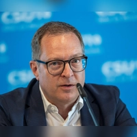 CSU-Generalsekretär Huber poltert seit Tagen gegen die Sondierungen von SPD, Grünen und Linkspartei in Berlin. Jetzt fordert er den sofortigen Abbruch. (Archivbild) (Foto: Peter Kneffel/dpa)