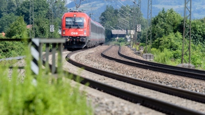 Wegen Sanierungsarbeiten wird der Bahnverkehr über den Brenner vom 17. Juli bis 1. August eingestellt. (Archivbild) (Foto: Matthias Balk/dpa)
