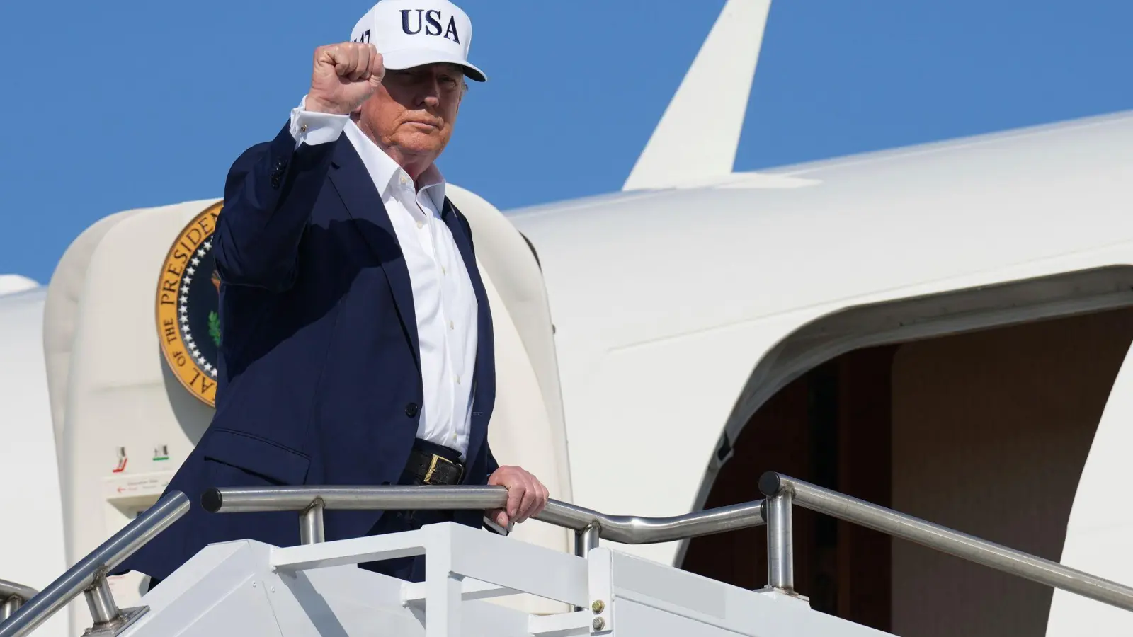 Trump findet die Idee einer neuen Musk-Partei „lächerlich“ (Foto: Jacquelyn Martin/AP/dpa)