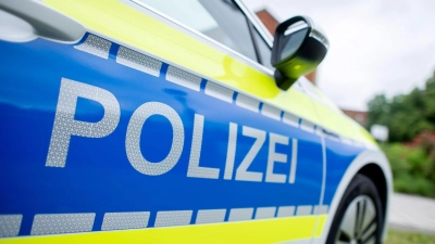 Bei der Unfallaufnahme erkennen die Beamten den 31-jährigen Fahrer wieder. (Symbolbild)  (Foto: Hauke-Christian Dittrich/dpa)