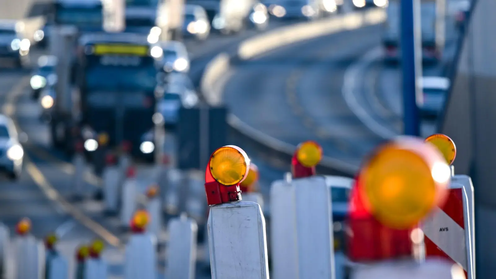 Aufgrund von Wartungsarbeiten wird die A6 Samstagnacht zwischen Schwabach-West und Neuendettelsau gesperrt. (Foto: Axel Heimken/dpa/dpa-tmn)