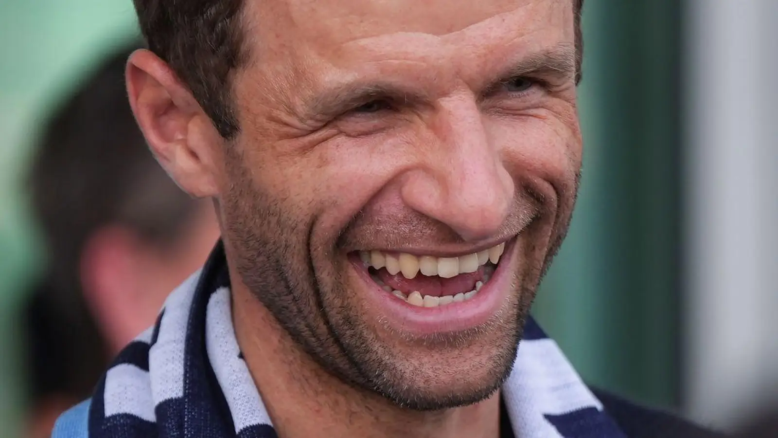 Thomas Müller bei der Ankunft in Vancouver. (Foto: DARRYL DYCK/The Canadian Press/AP/dpa)