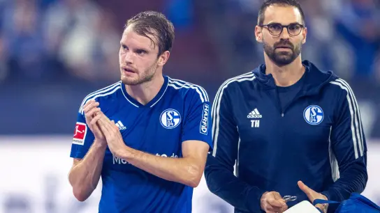 Verletzte sich im Spiel gegen Freiburg: Schalkes Thomas Ouwejan. (Foto: David Inderlied/dpa)