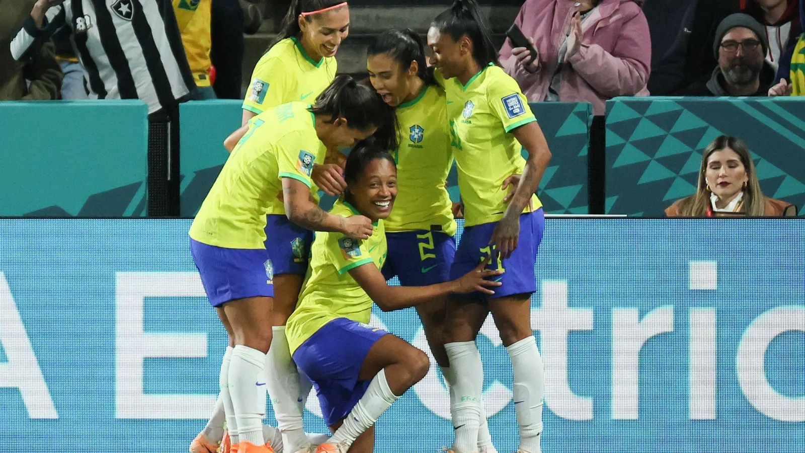 Brasilien startete mit einem 4:0-Sieg in die WM. (Foto: James Elsby/AP/dpa)