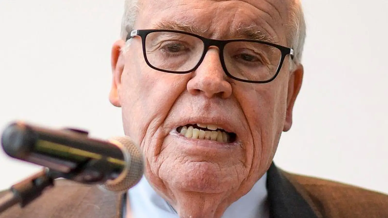 HSV-Investor Klaus-Michael Kühne will offenbar Anteile an dem Fußball-Bundesligisten HSV verkaufen. (Foto: Axel Heimken/dpa)