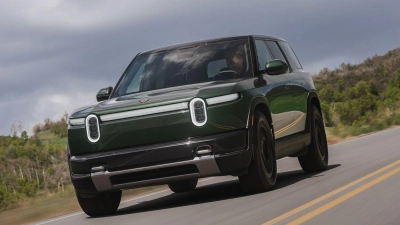 Cleanes Design, auffällige Oval-Scheinwerfer: Der Rivian R2 soll als 4,72‑Meter‑SUV gegen Tesla Model Y &amp; Co. antreten. (Foto: Rivian/dpa-tmn)