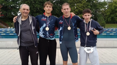 Das Quartett der Herrieder Aquatlethen (von links): Max Geßler, Jonathan Böhm, Patrik Fischer und Darius<br>Jechnerer. (Foto: Dorina Jechnerer)