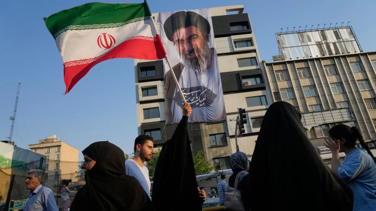 Internationale Medien haben einen Text veröffentlicht, bei dem es sich um eine Fassung des Rahmenabkommens zwischen den USA und dem Iran handeln soll. (Symbolbild) (Foto: Vahid Salemi/AP/dpa)