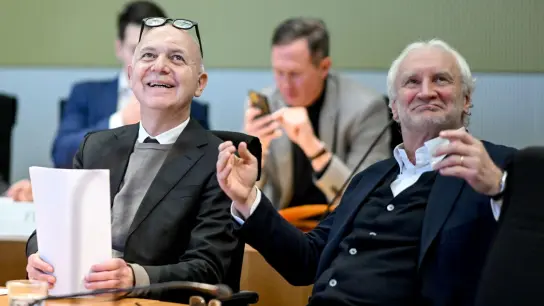 DFB-Führungsduo: Präsident Bernd Neuendorf (l), und Direktor Rudi Völler. (Foto: Britta Pedersen/dpa)