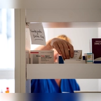 Ohne vertragliche Regelung sind Überstunden nur bei unvorhersehbaren betrieblichen Notlagen erlaubt, etwa bei plötzlichem Personalausfall. (Foto: Zacharie Scheurer/dpa-tmn)