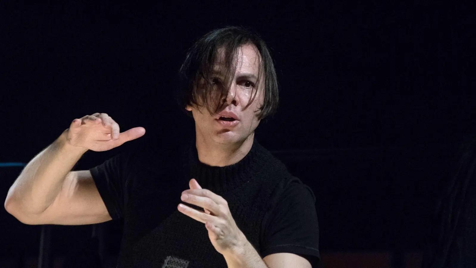 Teodor Currentzis dirigiert bei den Salzburger Festspielen 2026 die Bizet-Oper „Carmen“. (Archivfoto) (Foto: Sebastian Gollnow/dpa)