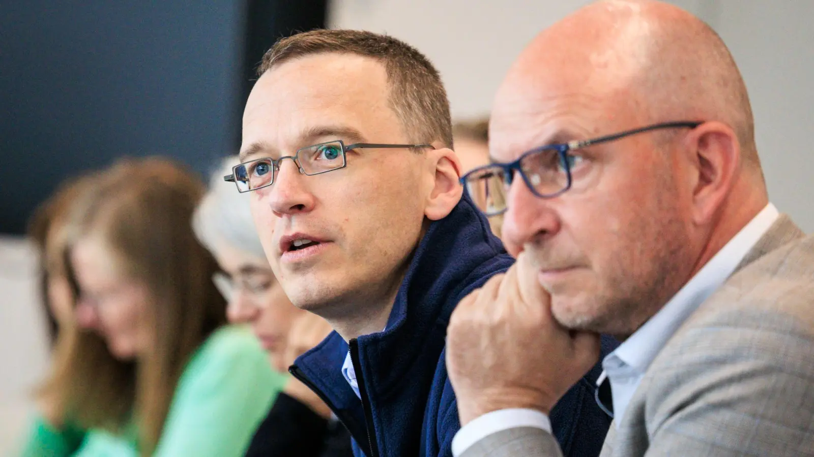 Nach der Generalsanierung zwischen Frankfurt und Mannheim leitet Julian Fassing (li) nun auch die Generalsanierung zwischen Berlin und Hamburg. (Foto: Carsten Koall/dpa)