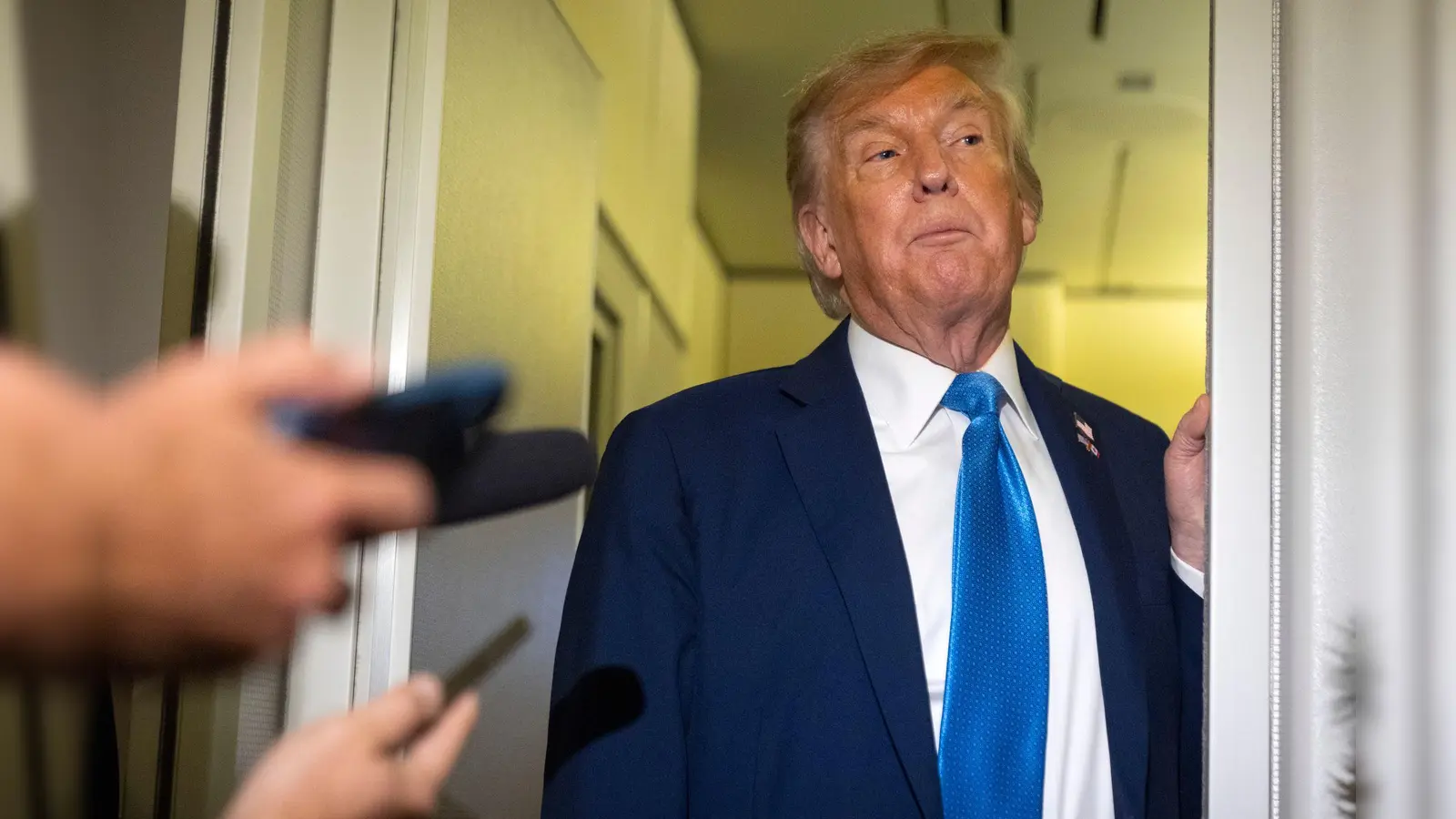 Donald Trump wendet sich mit scharfen Drohungen an Teheran. (Foto: Mark Schiefelbein/AP/dpa)