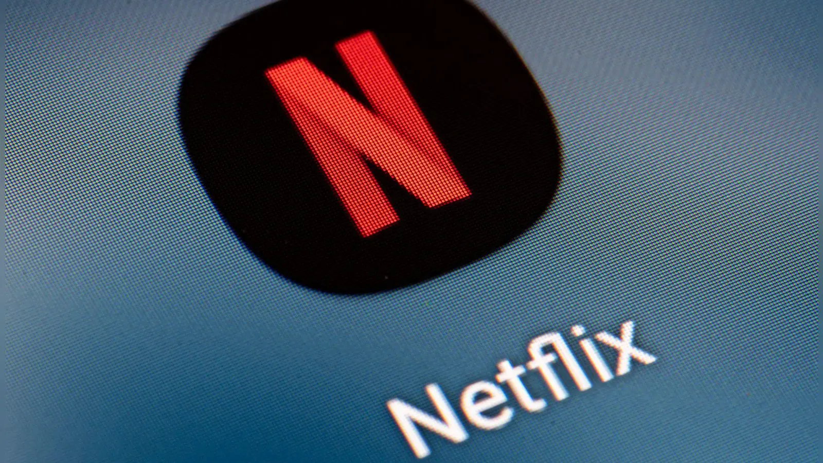 Netflix gab den Bieterkampf um das Hollywood-Urgestein Warner Brothers verloren. (Foto: Fabian Sommer/dpa)